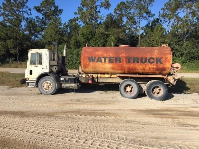 1991 Mack Mr688  Water Truck