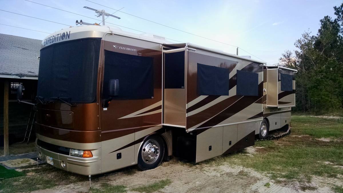 2004 Fleetwood EXPEDITION 38N
