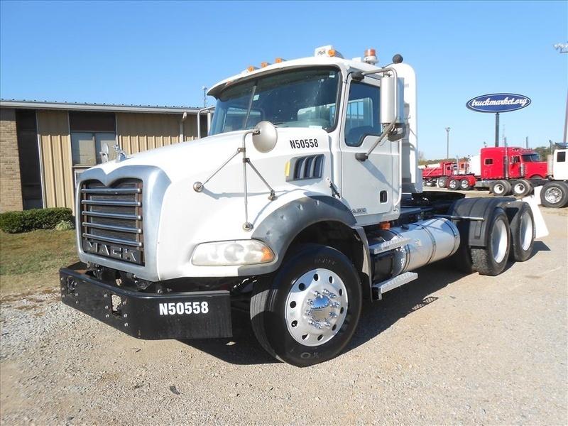 2007 Mack Granite  Conventional - Day Cab