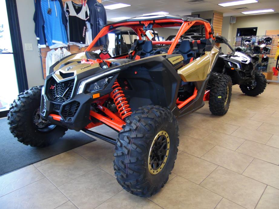 2017 Can-Am Maverick X3 X rs - Gold & Can-Am Re