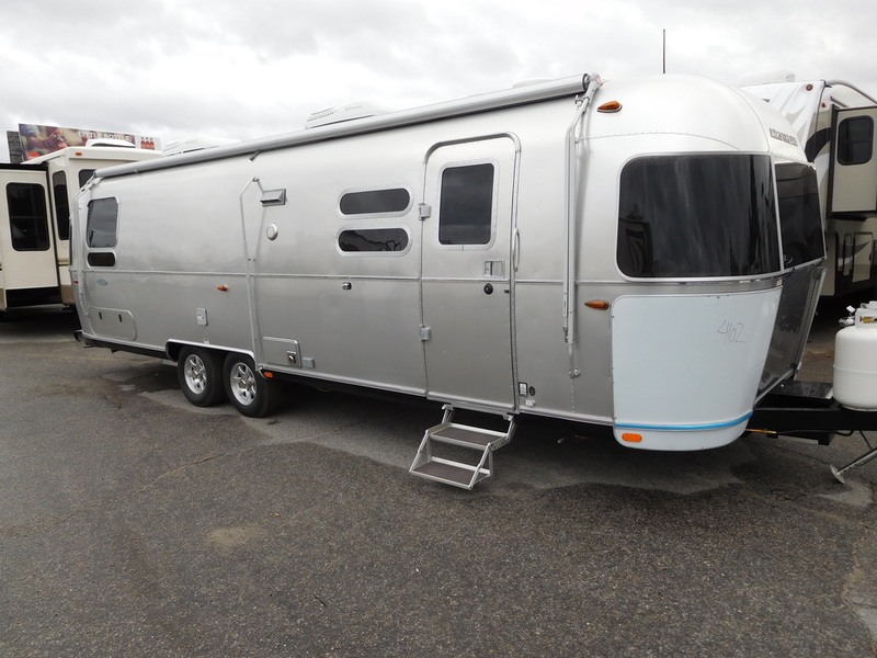 2017 Airstream Flying Cloud 30 Twin