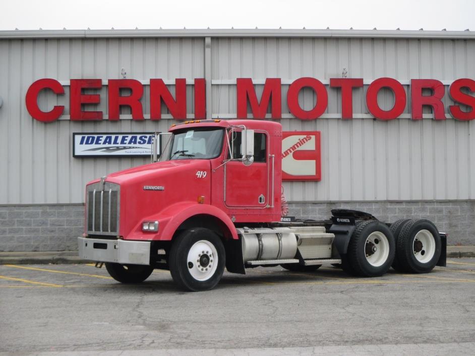 2000 Kenworth T800  Conventional - Day Cab