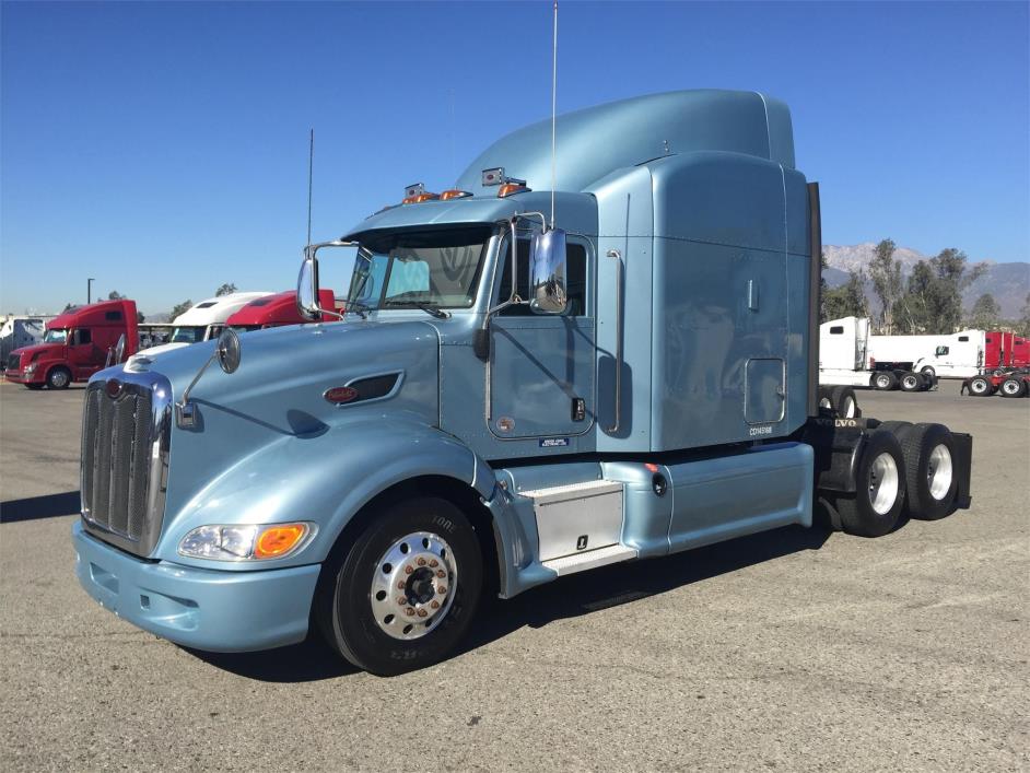 2012 Peterbilt 386  Conventional - Sleeper Truck