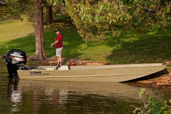 2016 Lowe Roughneck 1860 Big River