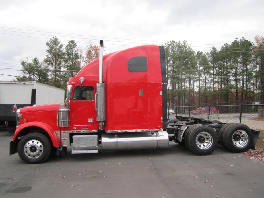 2005 Freightliner Fld120 Classic  Conventional - Sleeper Truck