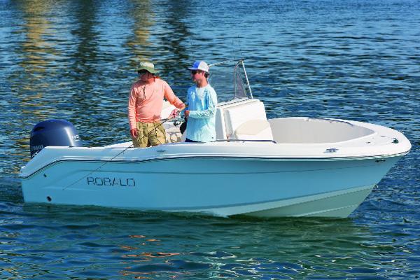 2017 Robalo R180 Center Console