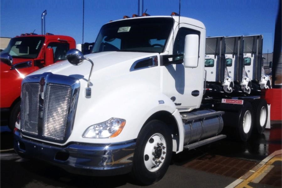 2016 Kenworth T680  Conventional - Day Cab
