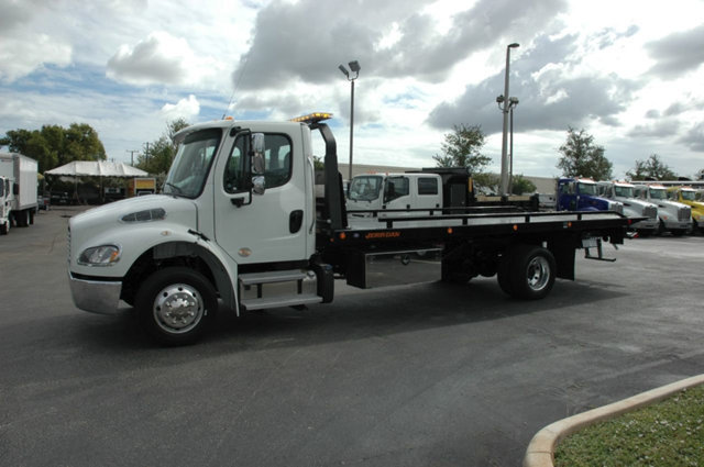 2017 Freightliner Business Class M2 106  Flatbed Truck