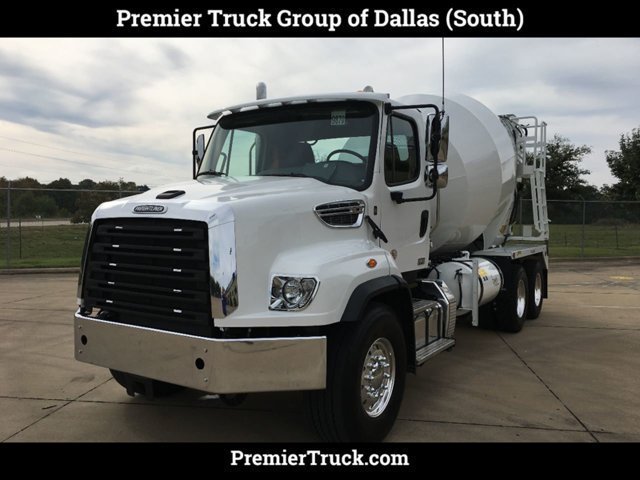 2017 Freightliner 114 Sd  Conventional - Day Cab