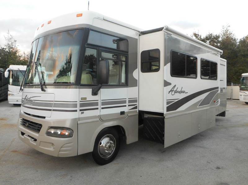 2003 Winnebago Adventurer 31Y