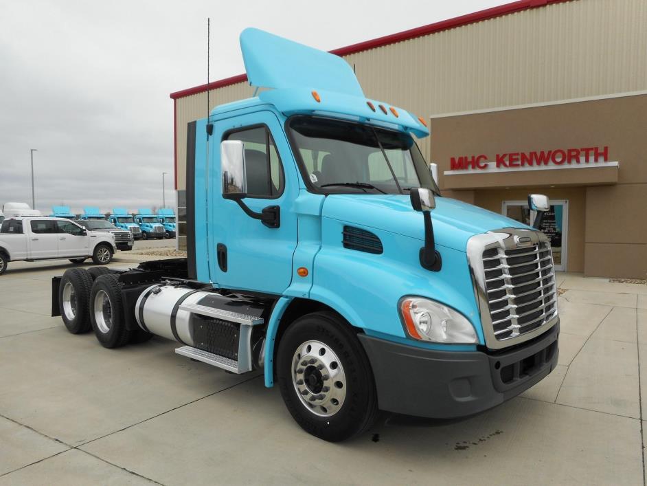 2013 Freightliner Cascadia 113  Conventional - Day Cab