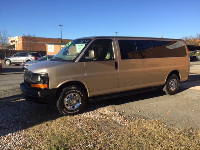 2008 Chevrolet Express  3500 3  Passenger Van