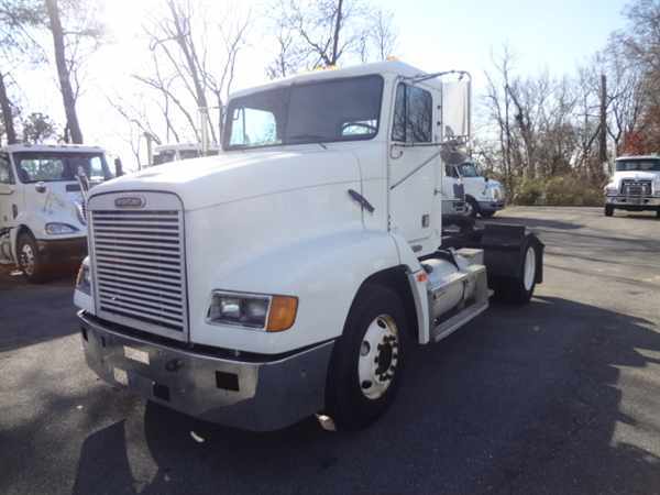 2000 Freightliner Flb64t  Conventional - Day Cab