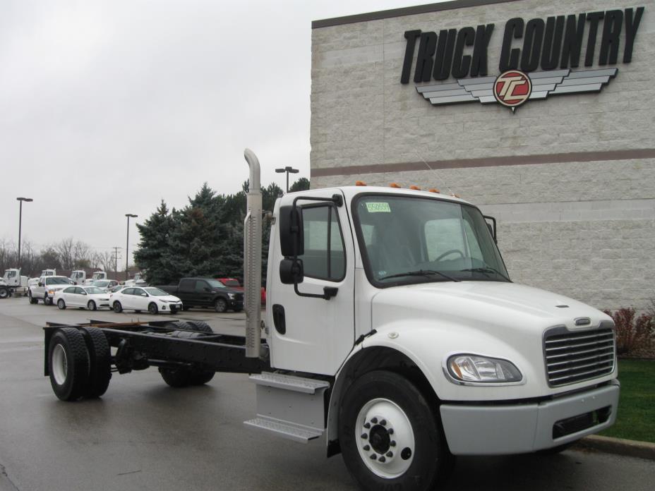 2016 Freightliner M2106  Box Truck - Straight Truck