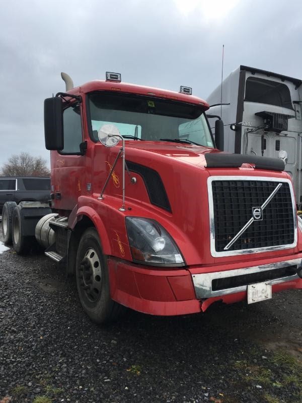 2011 Volvo Vnl64t300  Conventional - Day Cab