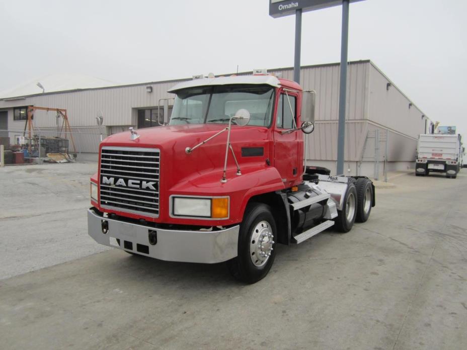 2001 Mack Ch613  Conventional - Day Cab