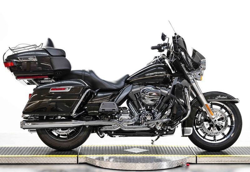 2017 Harley-Davidson FLHX - Street Glide