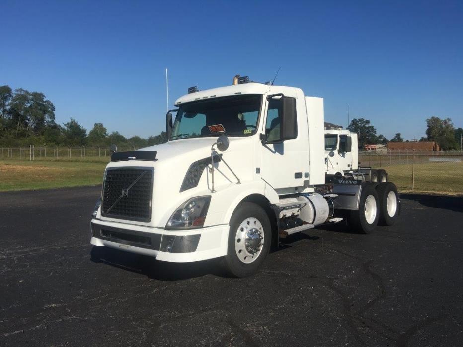 2009 Volvo Vnl64t300  Conventional - Day Cab