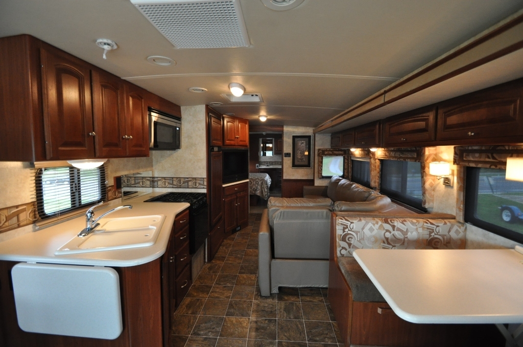 2011 Winnebago VISTA 35F