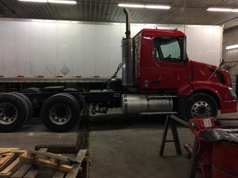 2010 Volvo Vnl64t300  Conventional - Day Cab