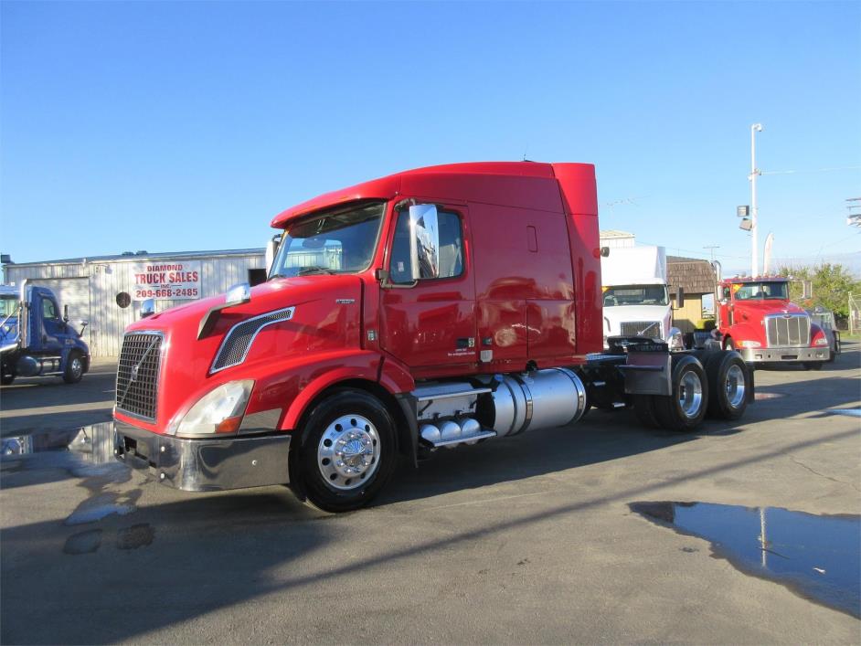 2013 Volvo Vnm64t630  Conventional - Sleeper Truck