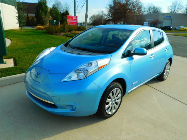 2015 Nissan Leaf  ELECTRIC CAR !JUST SERVICED !FACTORY WARRANTY  !  BACK UP CAMERA!2015