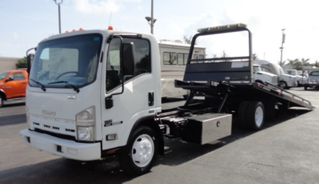 2010 Isuzu Nrr  Rollback Tow Truck