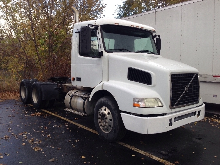 2006 Volvo Vnm420  Conventional - Day Cab