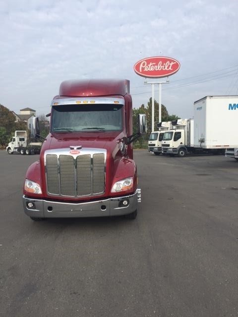 2017 Peterbilt 579  Conventional - Sleeper Truck