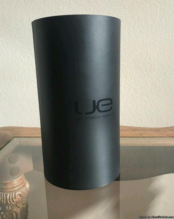 UE MEGABOOM Waterproof Portable Bluetooth Speaker  360º Sound (Black), 1