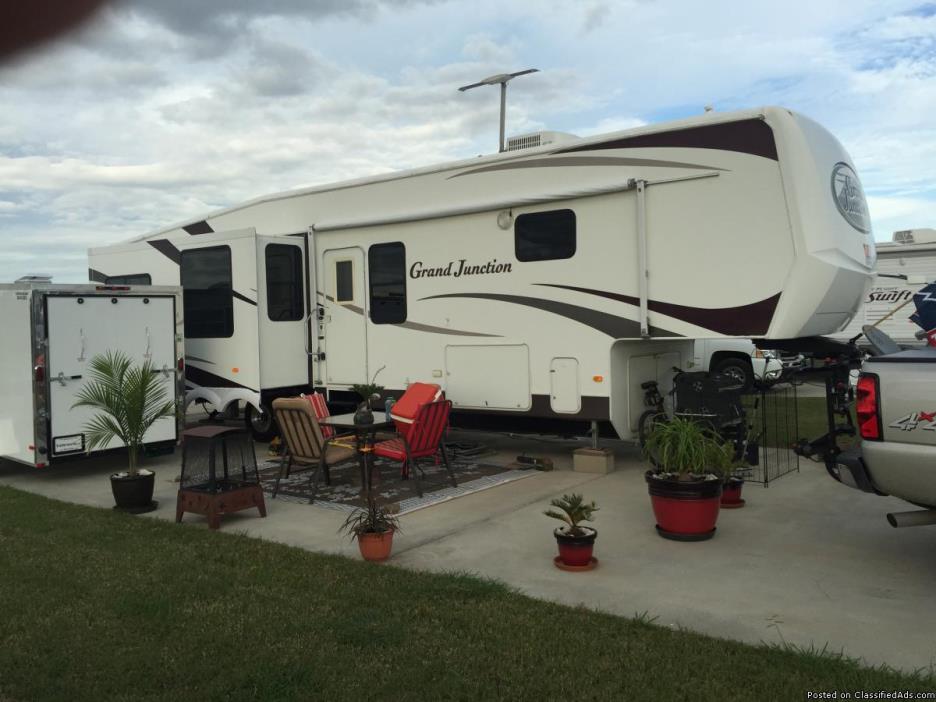 2006 Grand Junction Fifth Wheel 35 TMS - PRICE REDUCED - MUST SELL!! - $15000