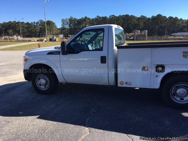 2011 FORD F-250 SD PICKUP TRUCK WITH UTILITY BED