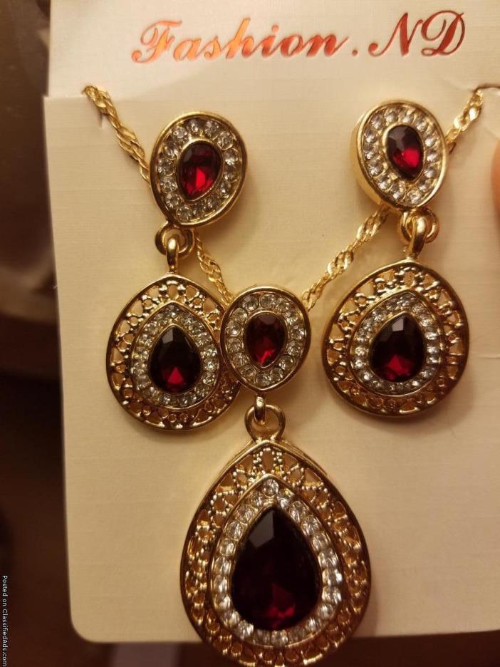 18KT Gold Crystals sparkling Jewelry Set