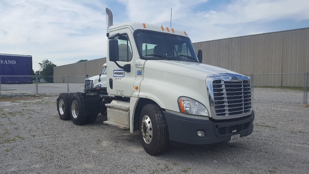 2014 Freightliner Cascadia  Conventional - Day Cab