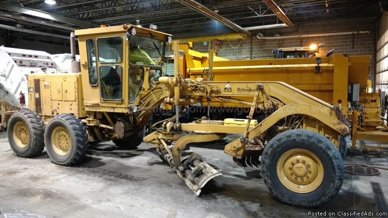 1990 Caterpillar 130G Motor Grader with hydraulic wing plow, 0