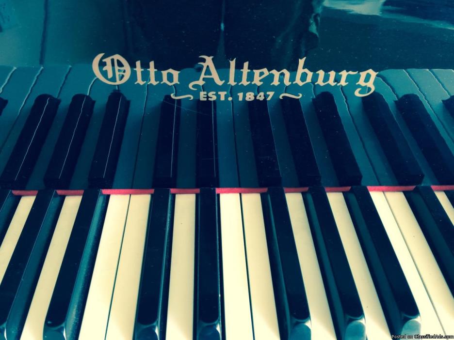 1985 Otto Altenburg Grand Piano 5'9
