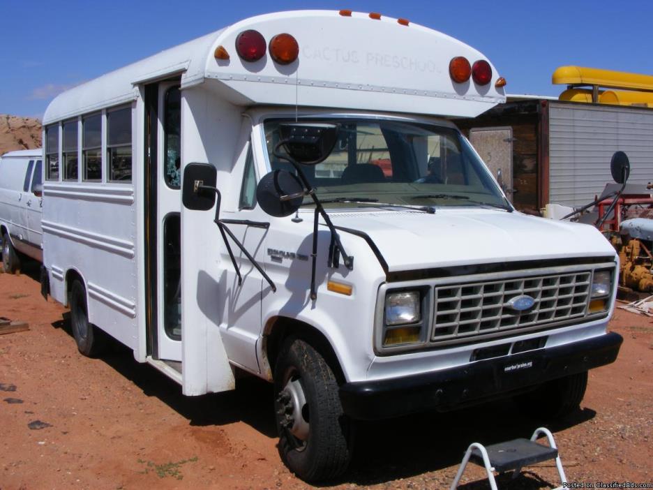 1986 Ford Econovan schoolbus converted to RV