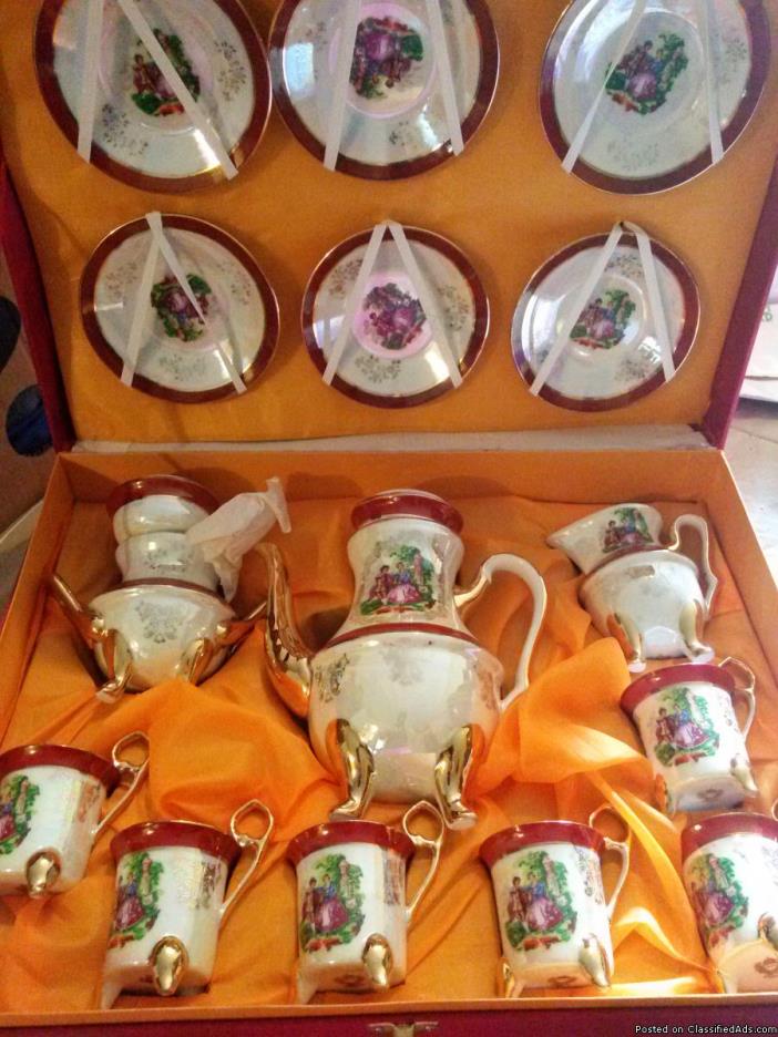 collectable dolls and tea set, 3