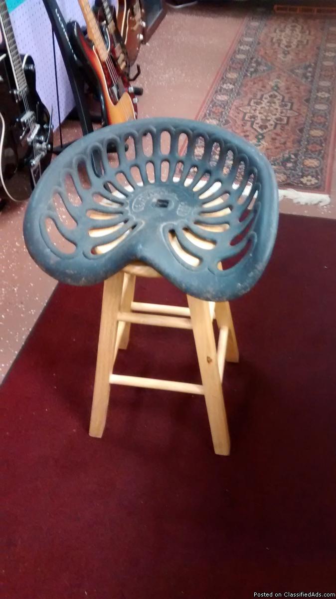 AUTHENTIC CHAMPION TRACTOR/FARM IMPLEMENT SEAT, 0