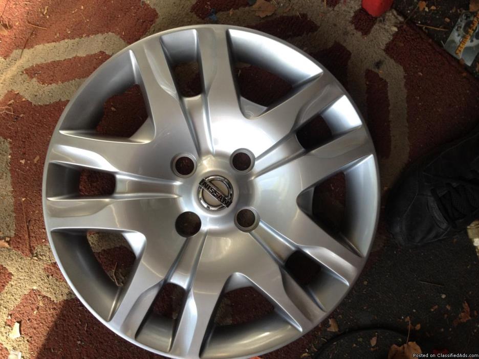 Nissan hubcaps, 2