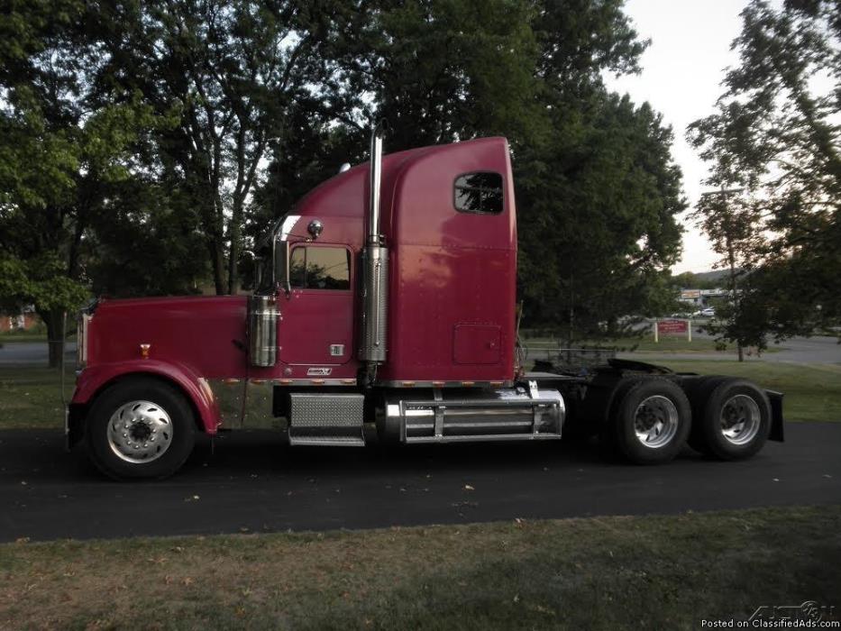 2000 Freightliner FLD 132 Classic XL For Sale in Hollidaysburg, Pennsylvania ...