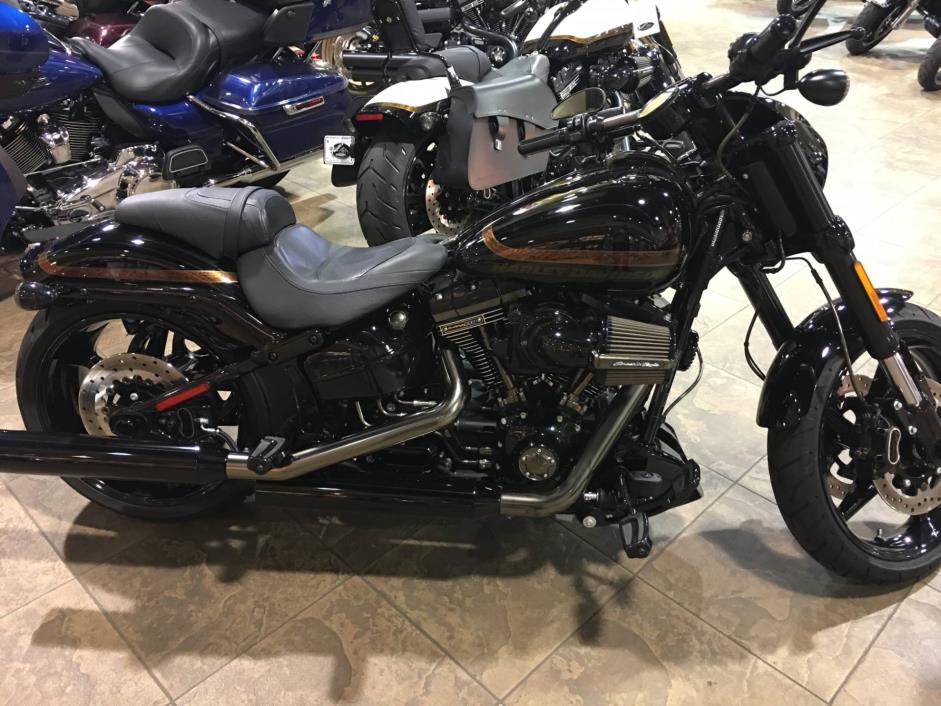 2016  Harley-Davidson  CVO™ Pro Street Breakout