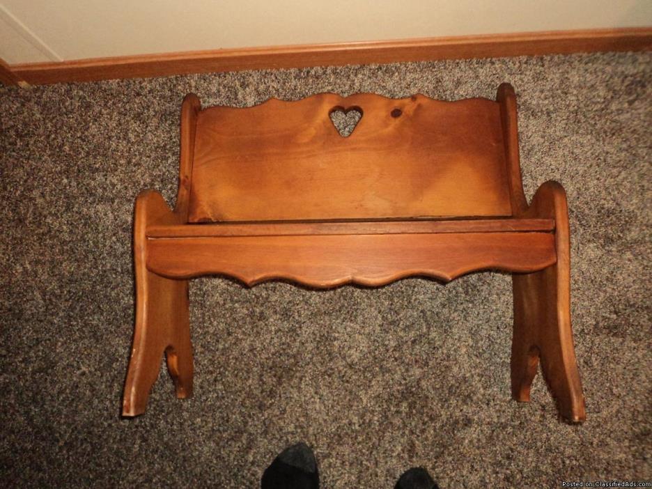CHILD OR DOLL WOOD BENCH COUNTRY STYLE HEART HAND MADE IN AMASH COUNTRY, 1