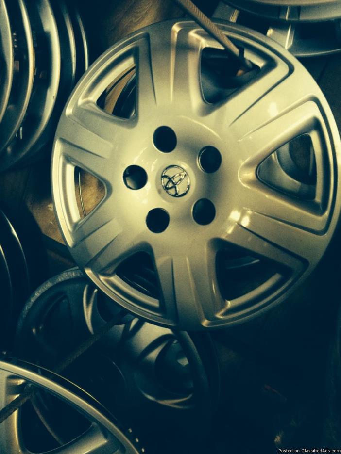 Toyota corolla hubcap, 1