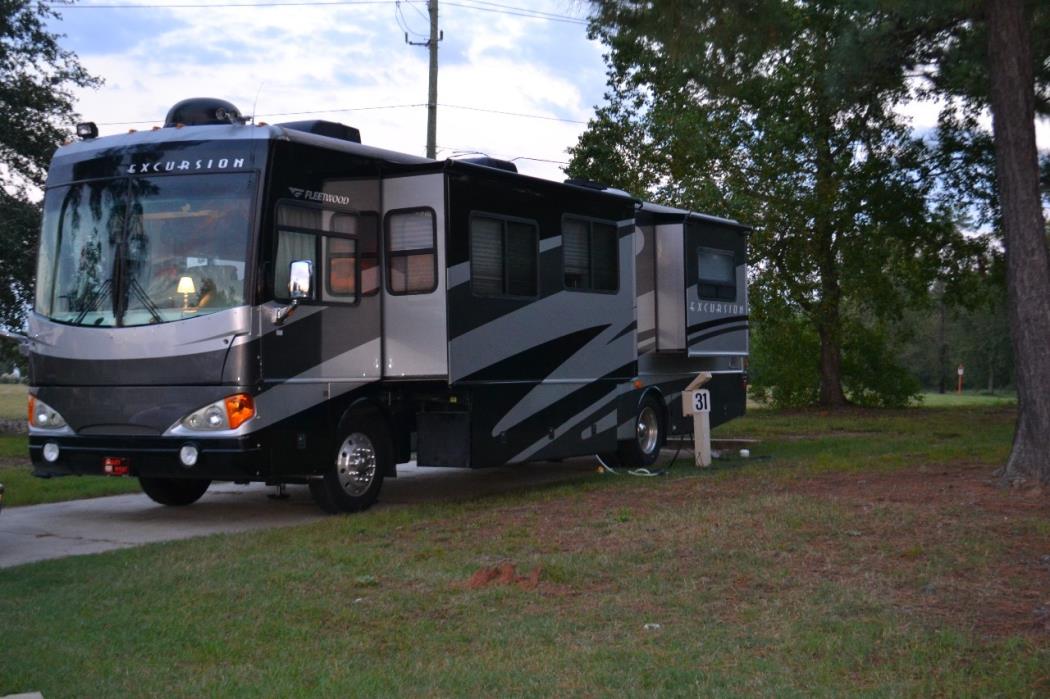 2005 Fleetwood EXCURSION 39J