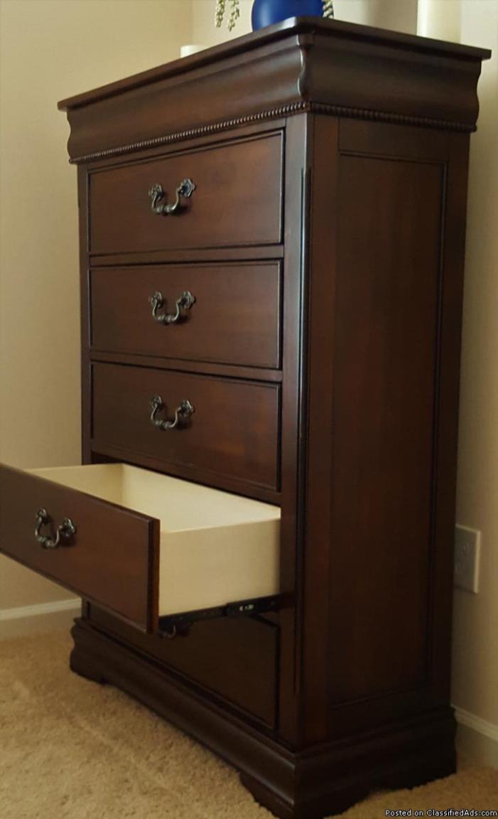 Dresser - Matches Bed Frame in other ad, 1
