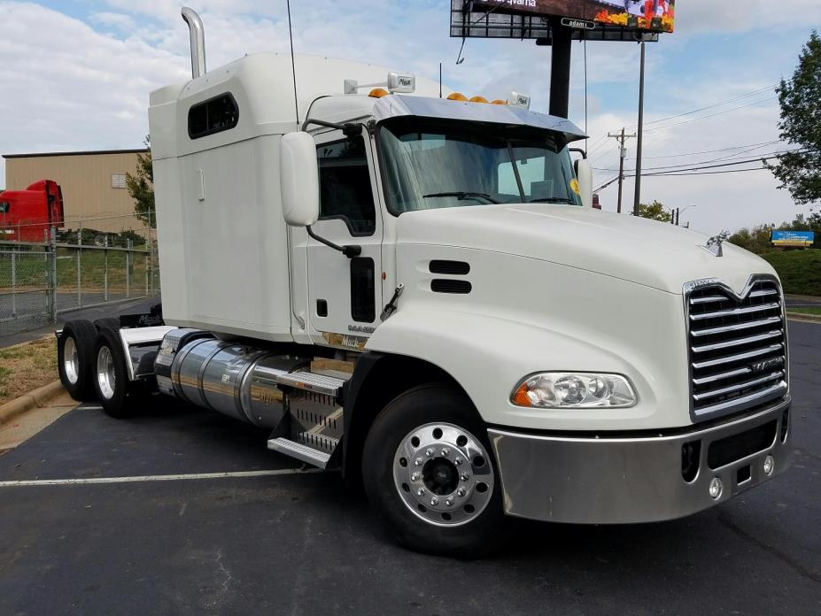 2013 Mack Pinnacle Cxu613  Conventional - Sleeper Truck