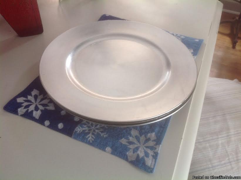 Gold and silver charger plates - great for party, wedding, christmas