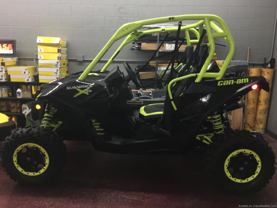 CLEARANCE PRICE! New 2016 Can-Am Maverick X ds 1000R Turbo Side by Side (SSV)...