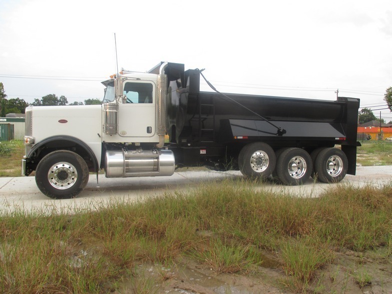 2013 Peterbilt 388  Dump Truck